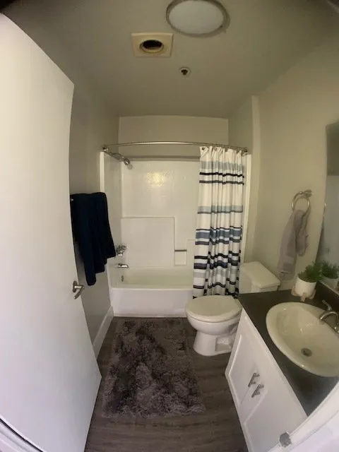 Roscoe Street Image 12
