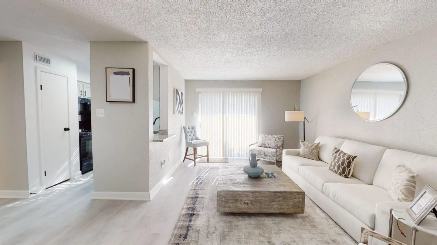 Skylar Pointe Image 6