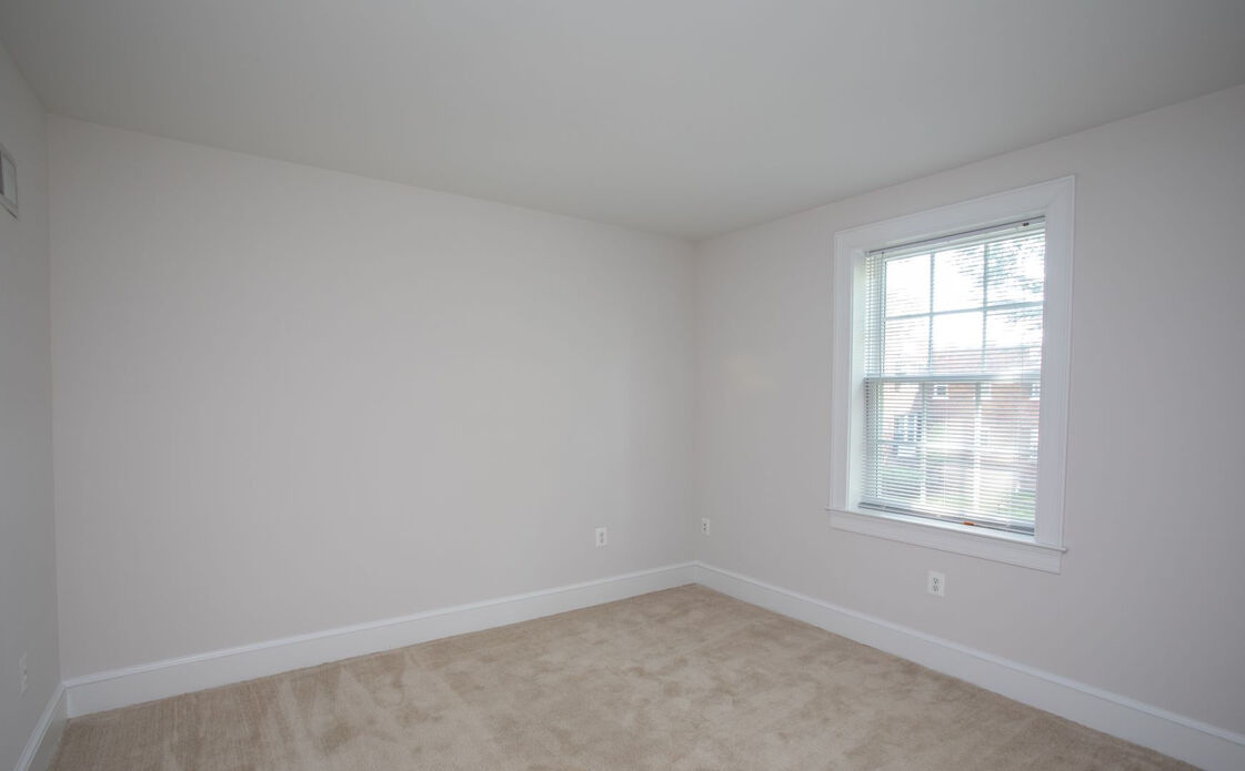 Colonial Village Apartments Image 5