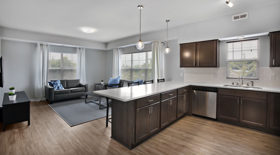 West Grand Avenue - Student Housing Image 7