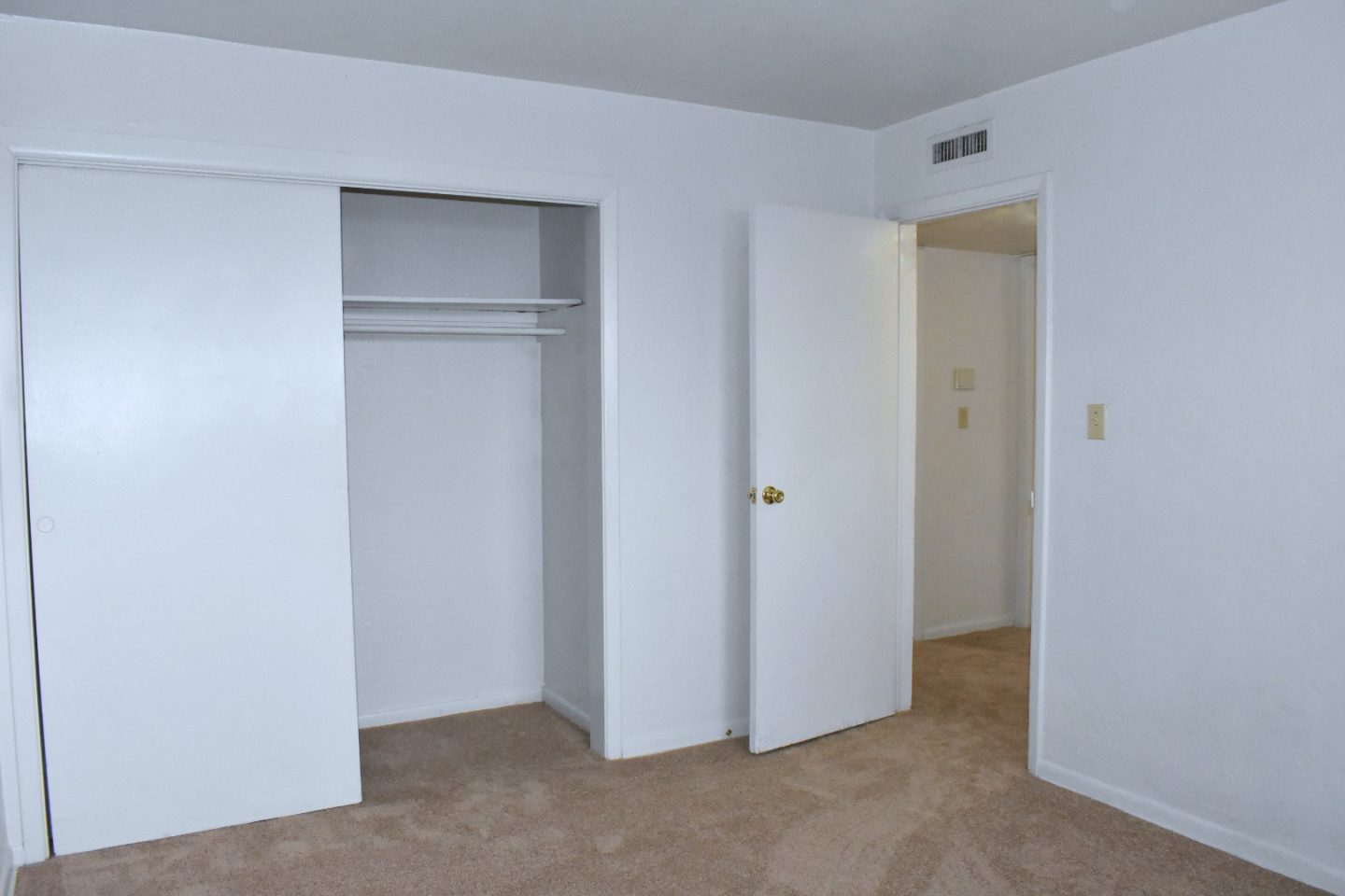 St. Croix Apartments Image 10