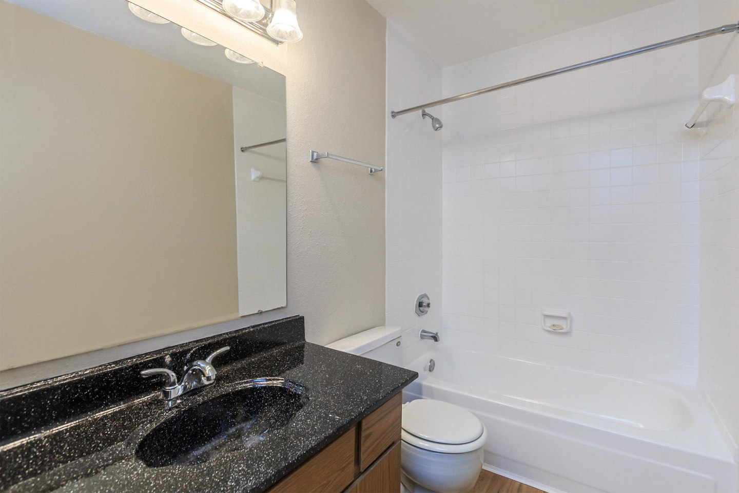 Stone Hollow Apartments Image 7