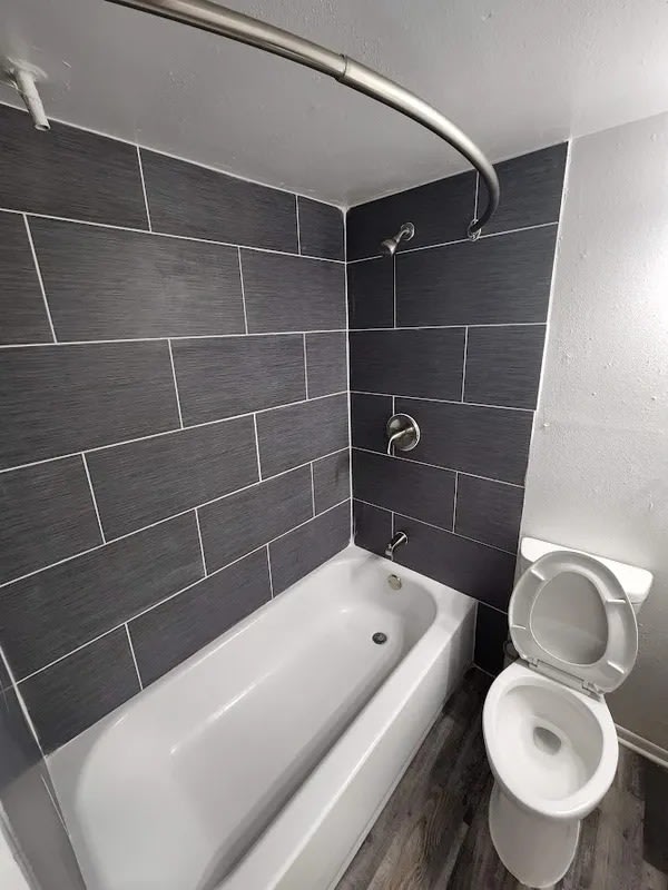 Breezeway Apartments Image 8