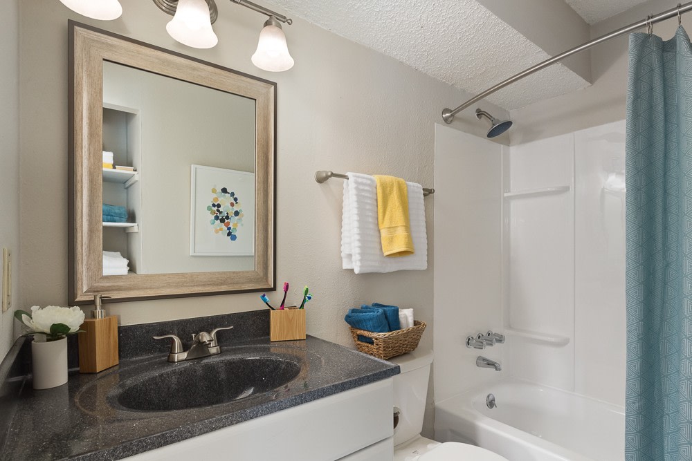 Edgewater Village Apartments Image 5