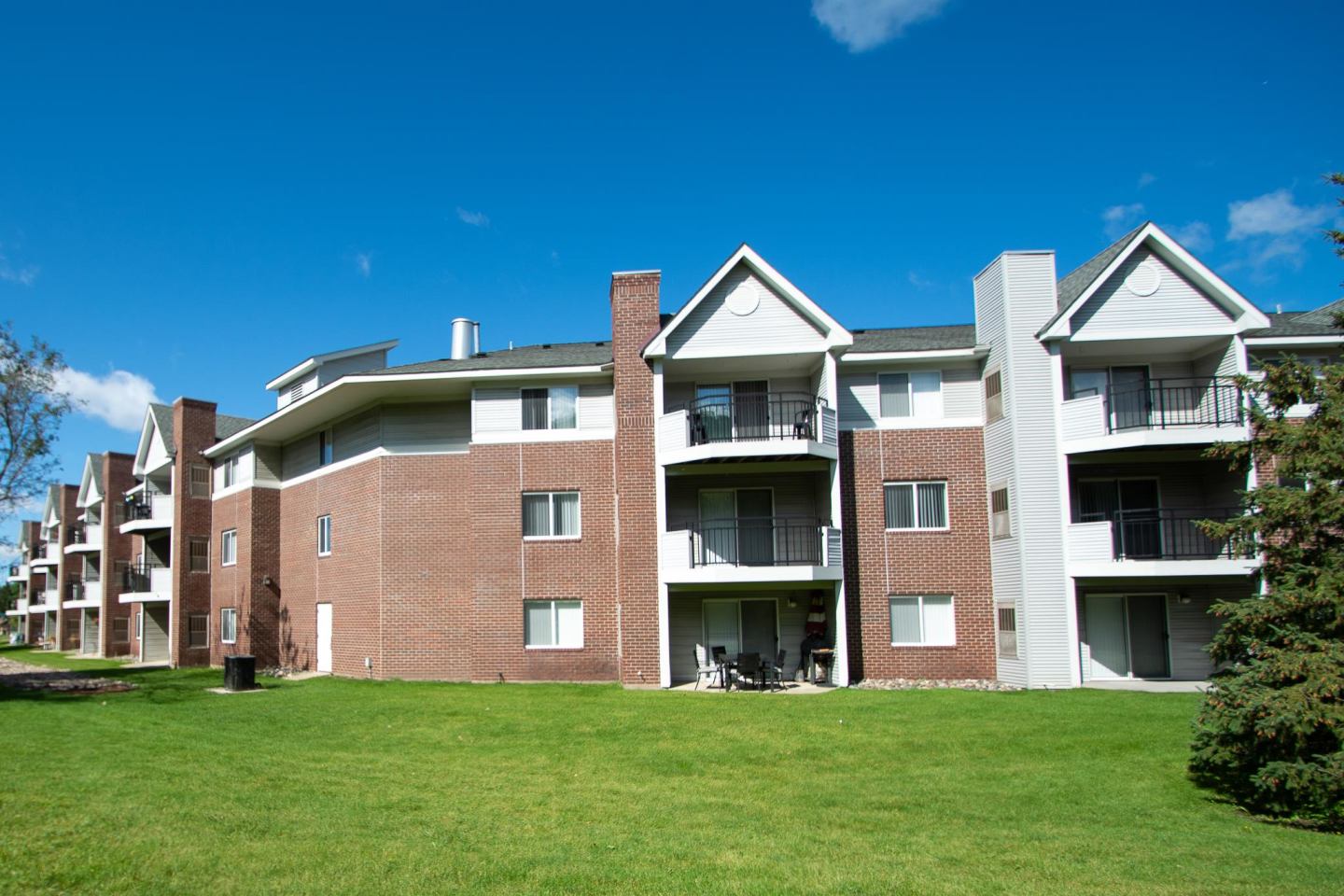 Lexington Apartments & Townhomes Image 7