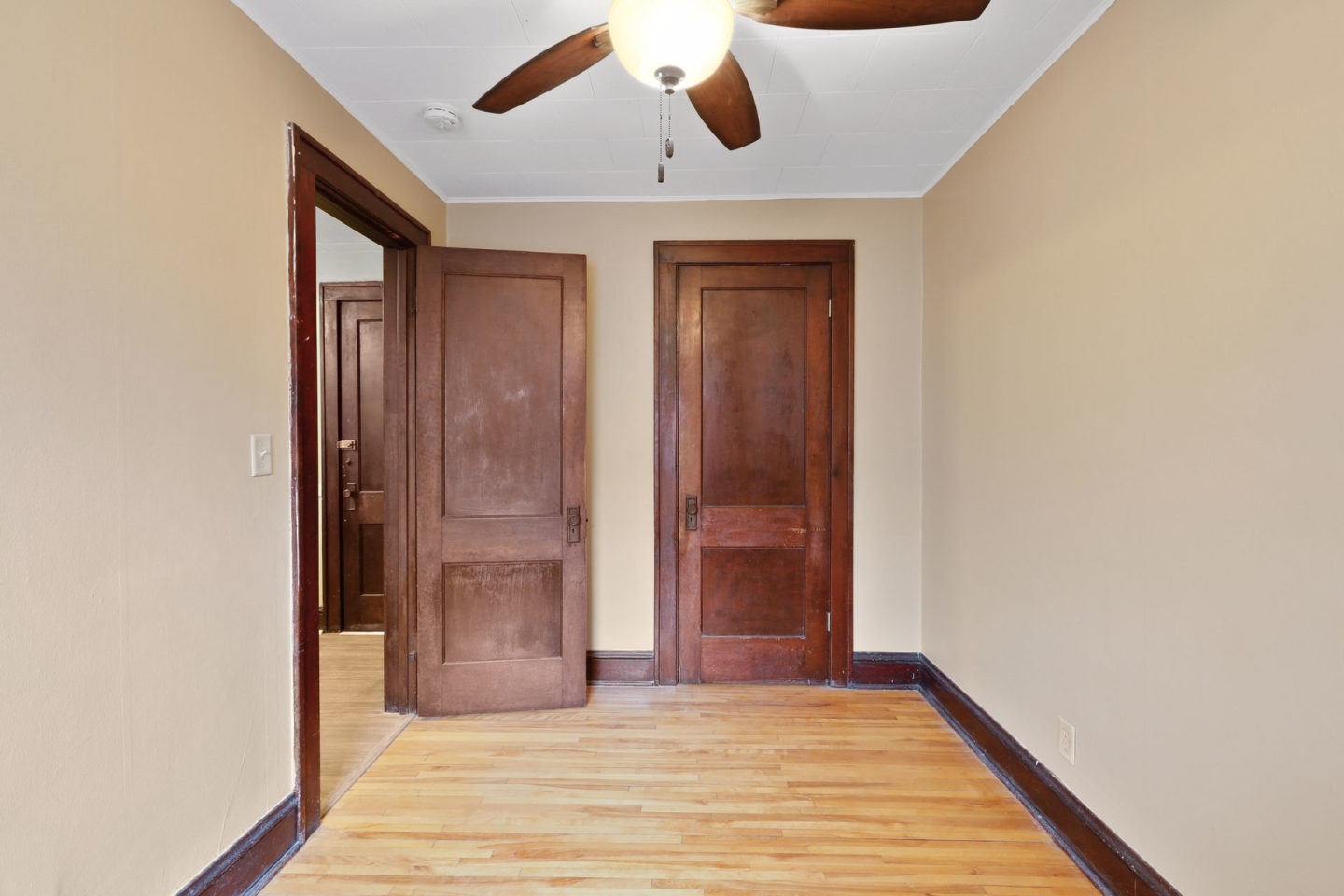 1598 Charles Avenue Image 9