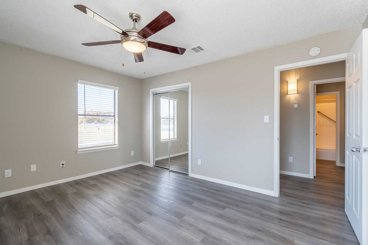 Central Park Town Homes Image 4