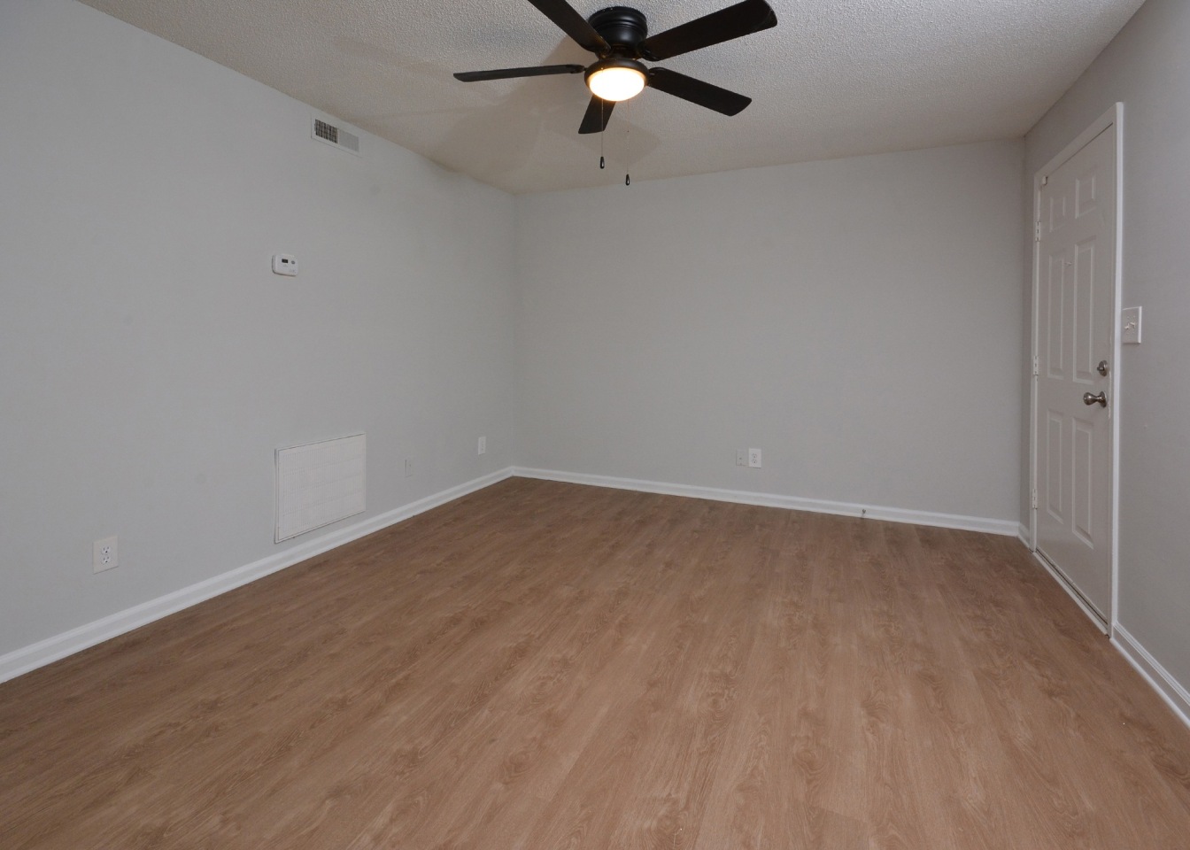 Jamestown Manor Apartments Image 8
