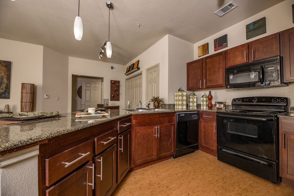 Crest Round Rock Image 14