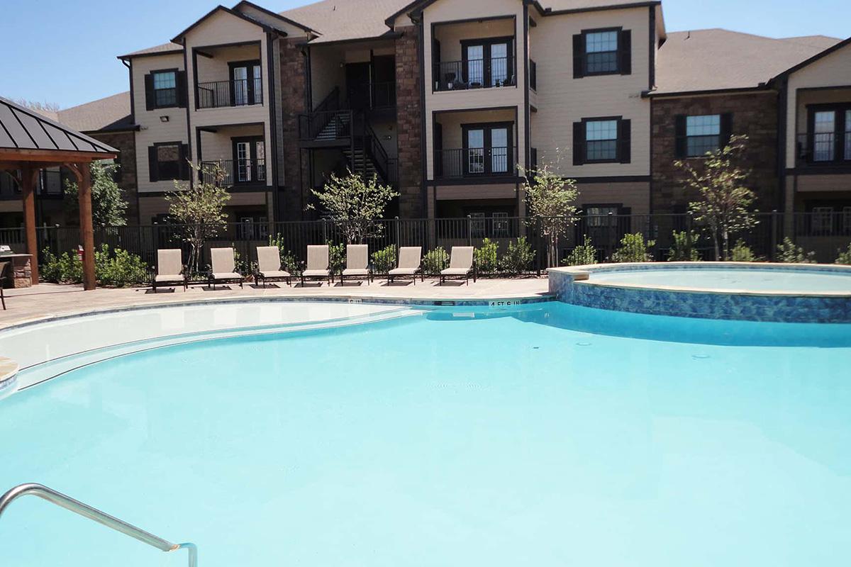 Hudson Trails Apartment Homes Image 4