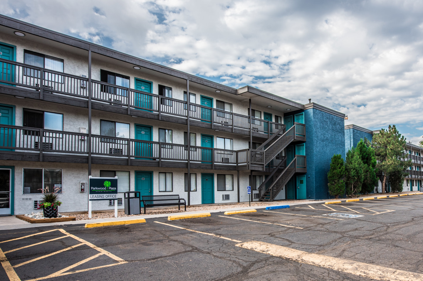Parkwood Plaza Image 15
