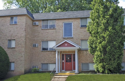 Holly Court Apartments Image 8