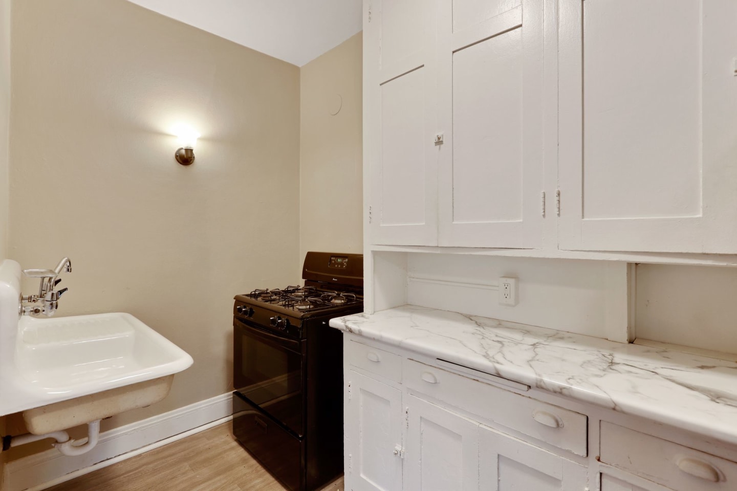 1610 Charles Avenue Image 3