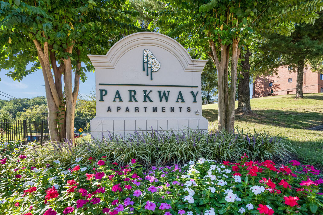 Parkway Apartments Image 15