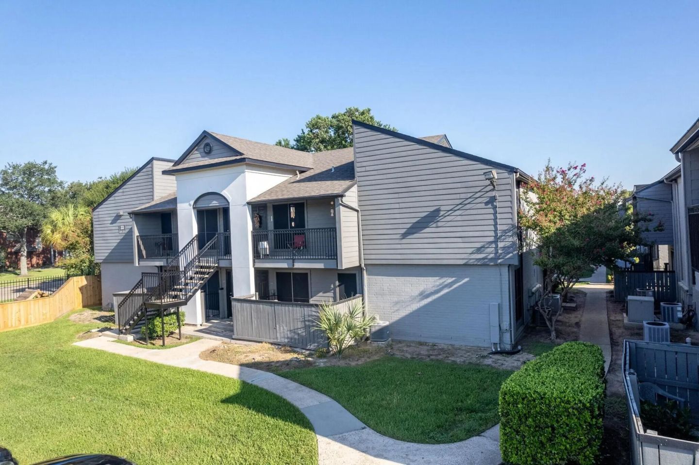 Skylar Pointe Image 26