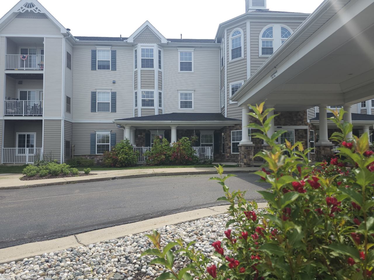 Oakhaven Manor - Senior Living Image 40