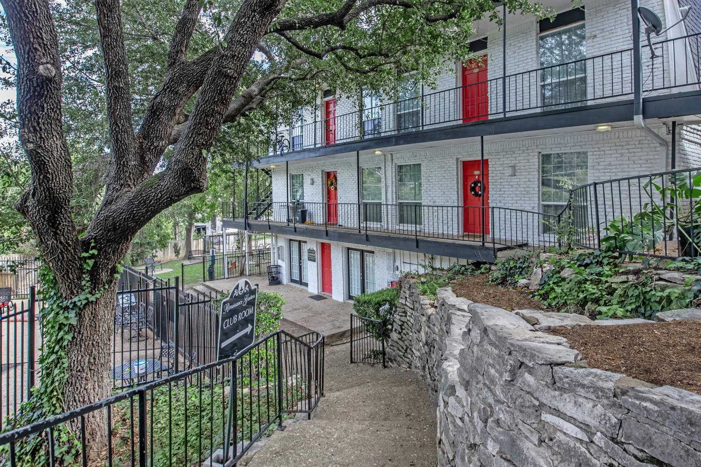 Renaissance Gardens Image 20