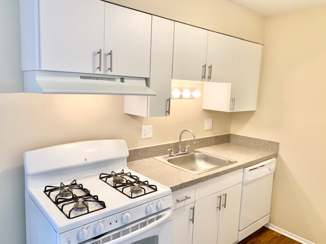 Foxcroft Townhomes Image 1