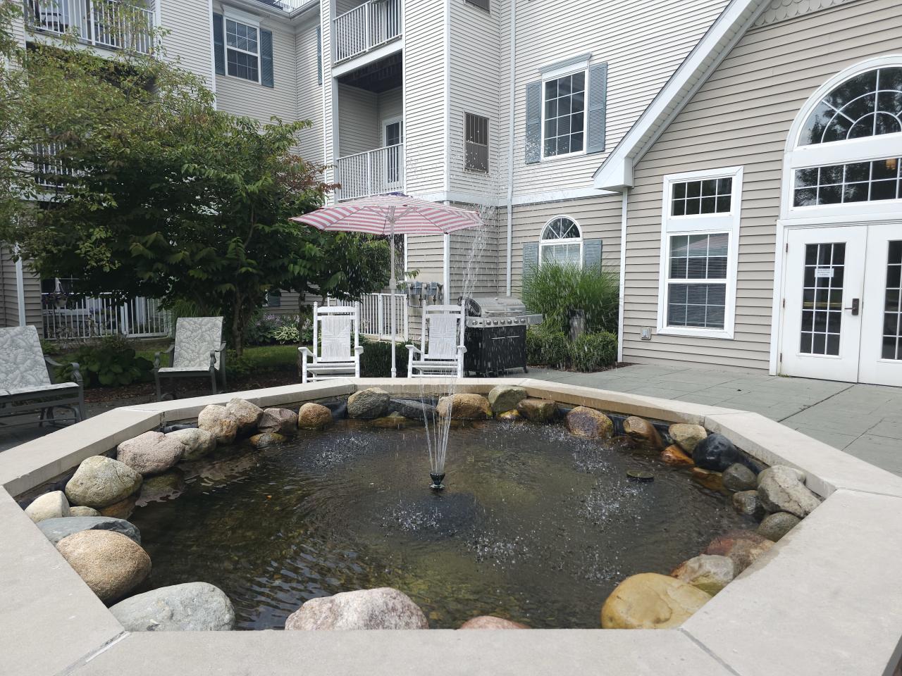 Oakhaven Manor - Senior Living Image 9