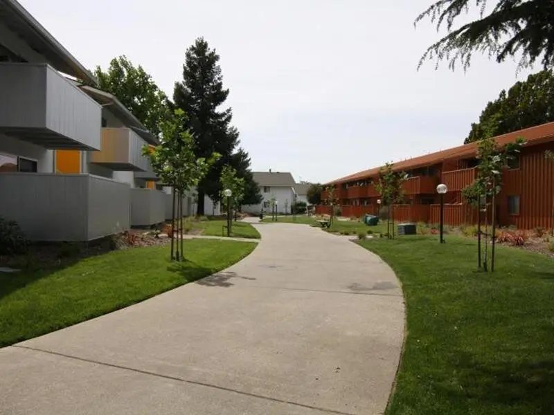Lakeside Village Image 15