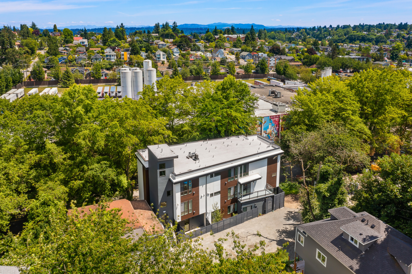 4029 Rainier Image 44
