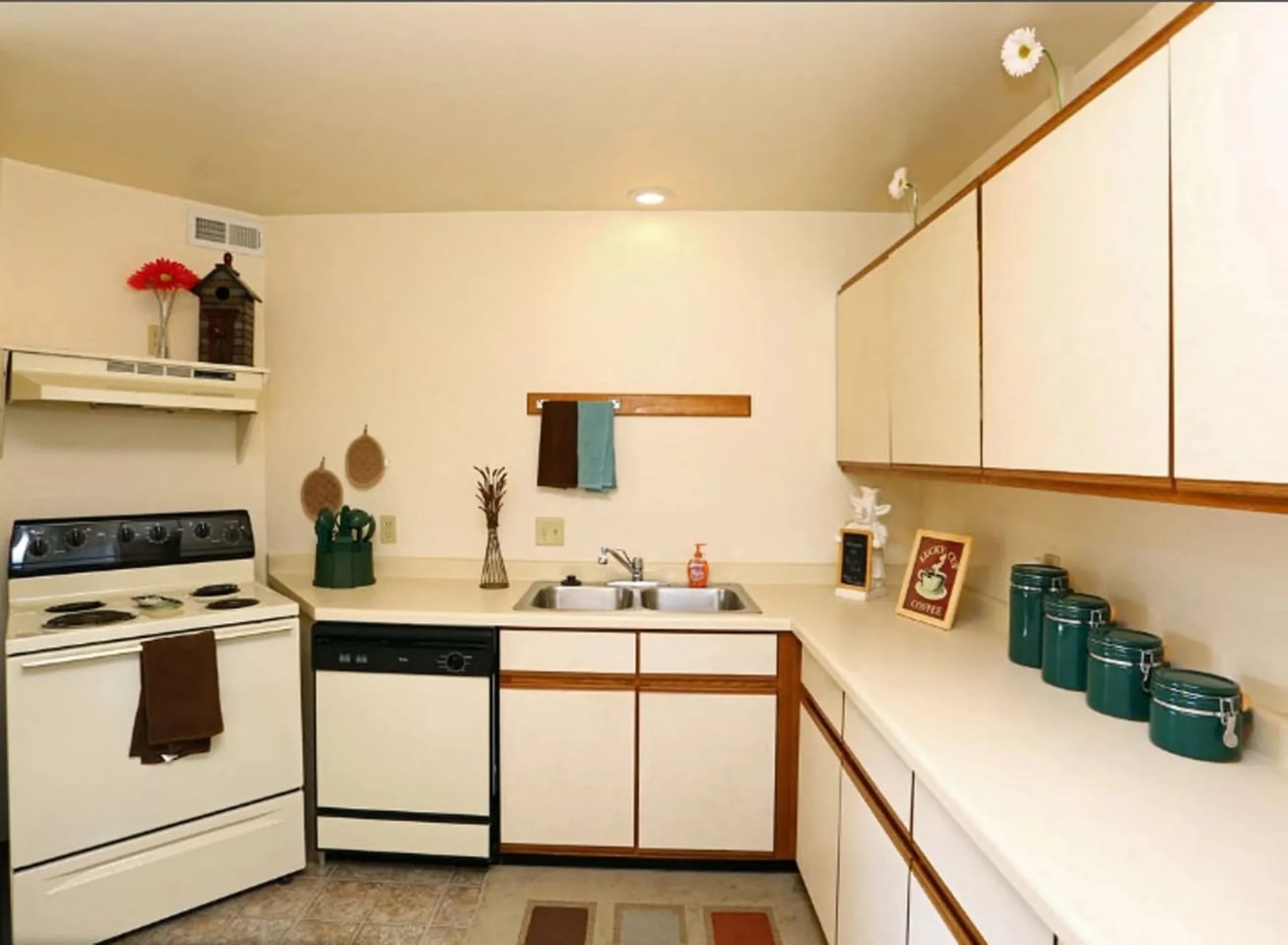 Eco Park Apartments Image 1