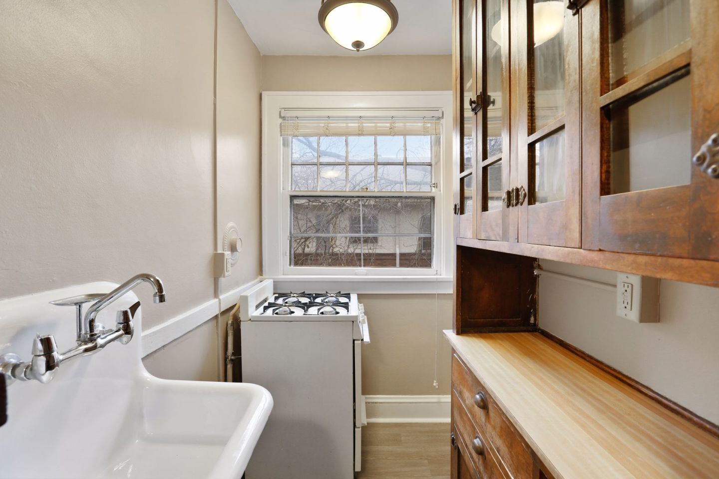 1598 Charles Avenue Image 14
