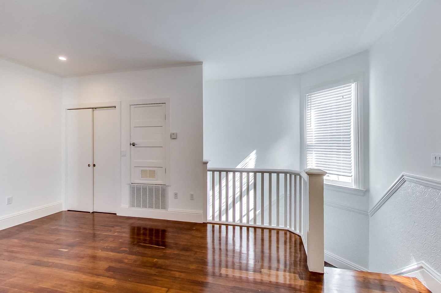 322 STANYAN Image 15