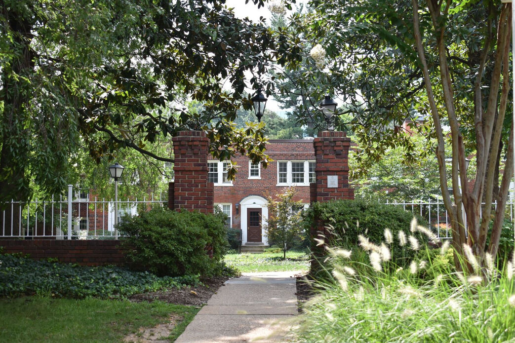 Colonial Village Apartments Image 19