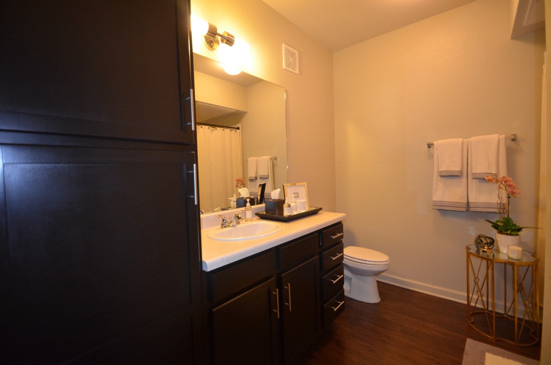 Cross Creek Village Image 13
