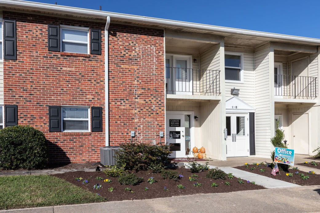 Carson Square Apartments Image 10