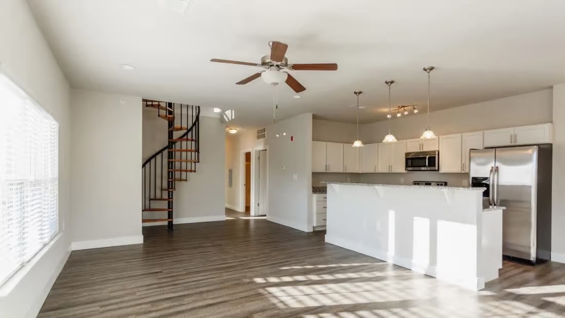 The Pointe at Five Oaks Apartments Image 7