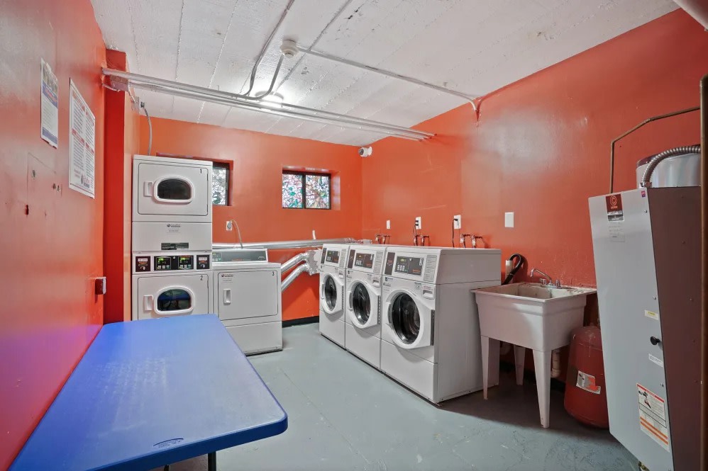 R Street Apartments Image 11