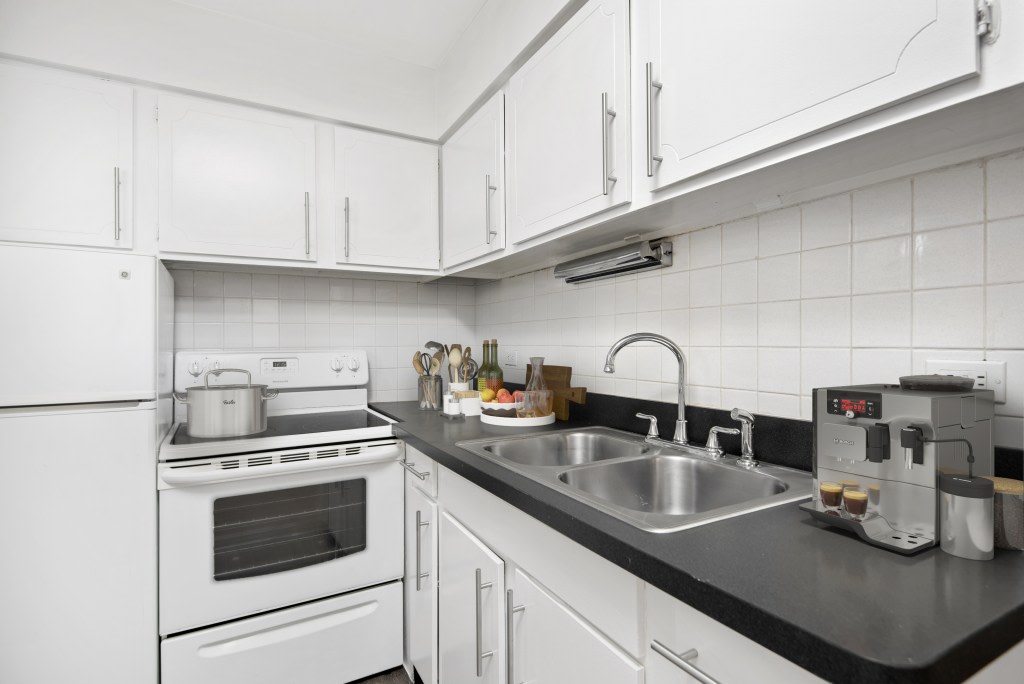 441 West Barry Image 14