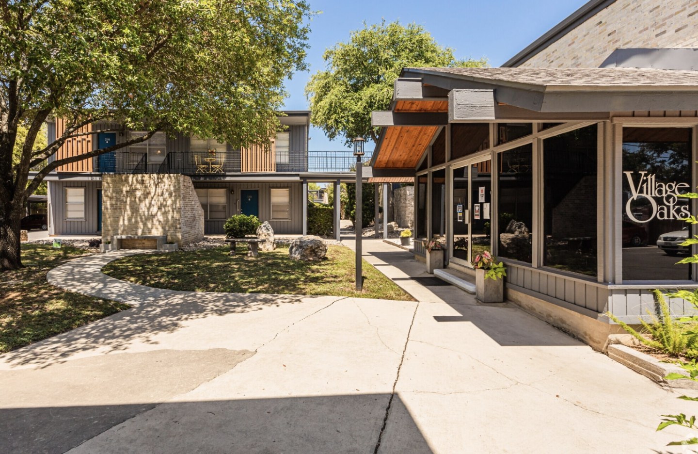 Village Oaks Apartments Image 16