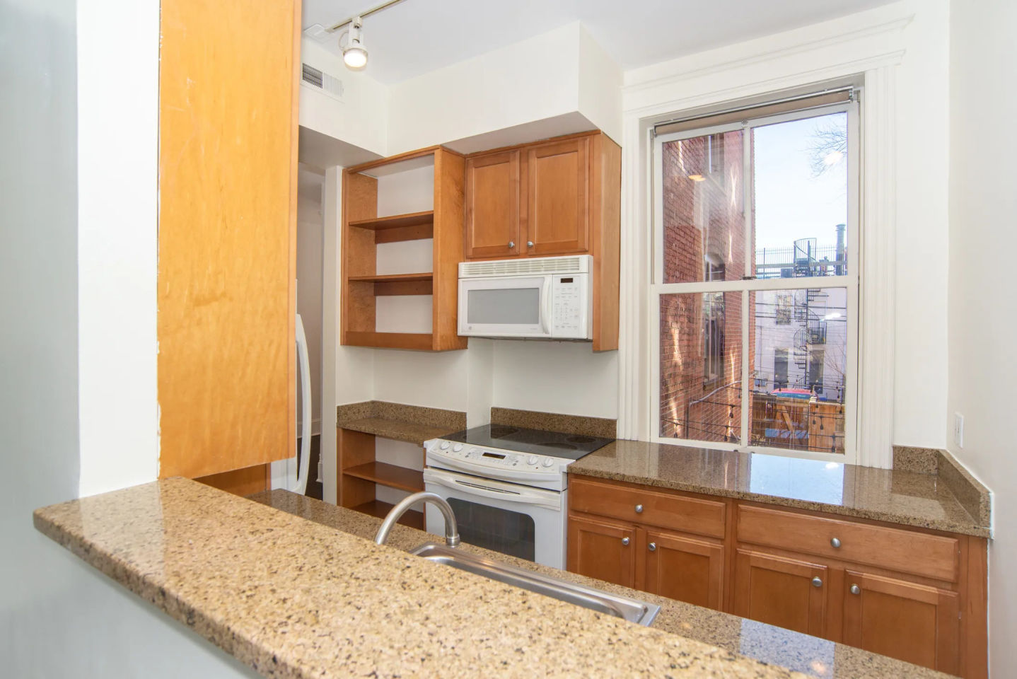 U Street Apartments Image 9