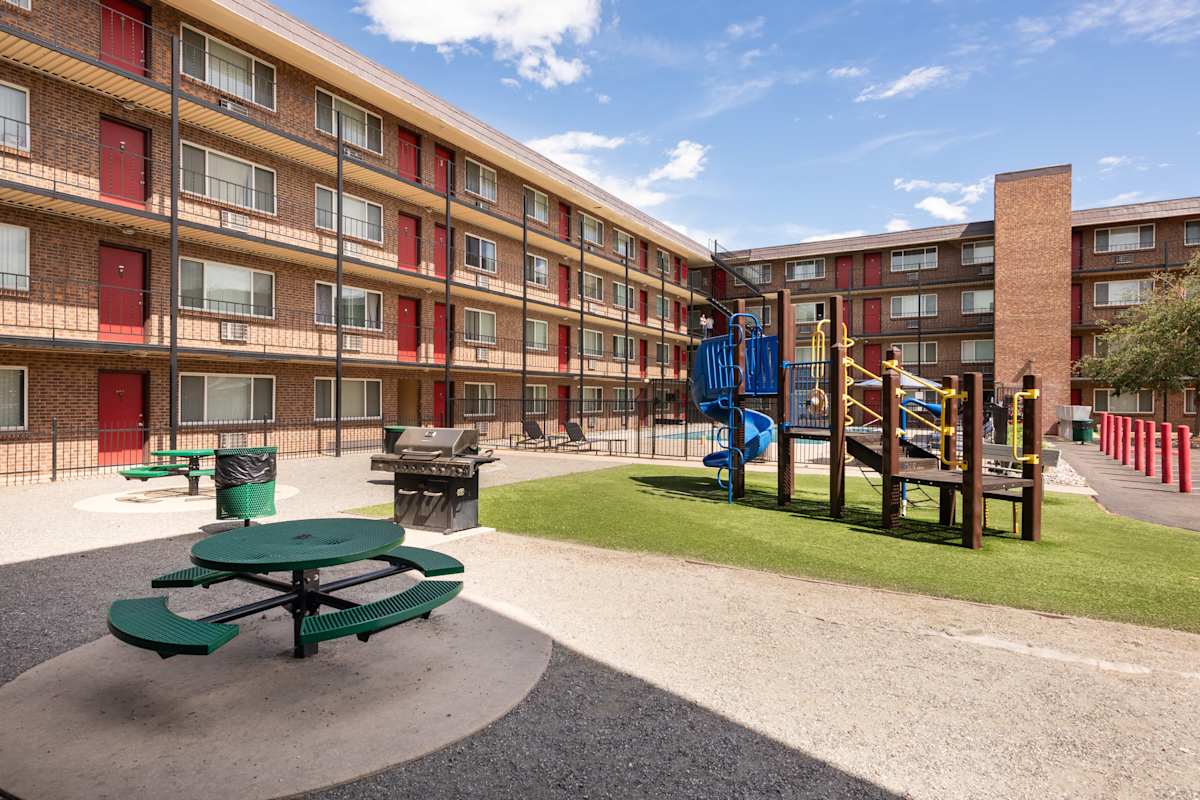 Meridian Garden Apartments Image 4