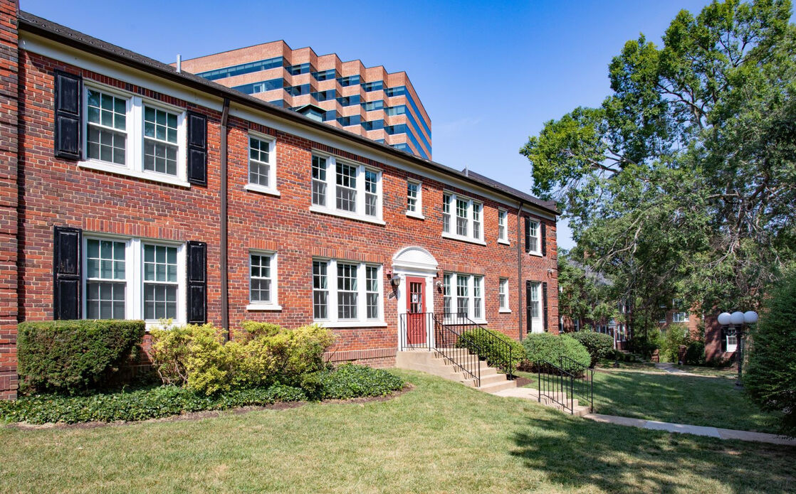 Colonial Village Apartments Image 39