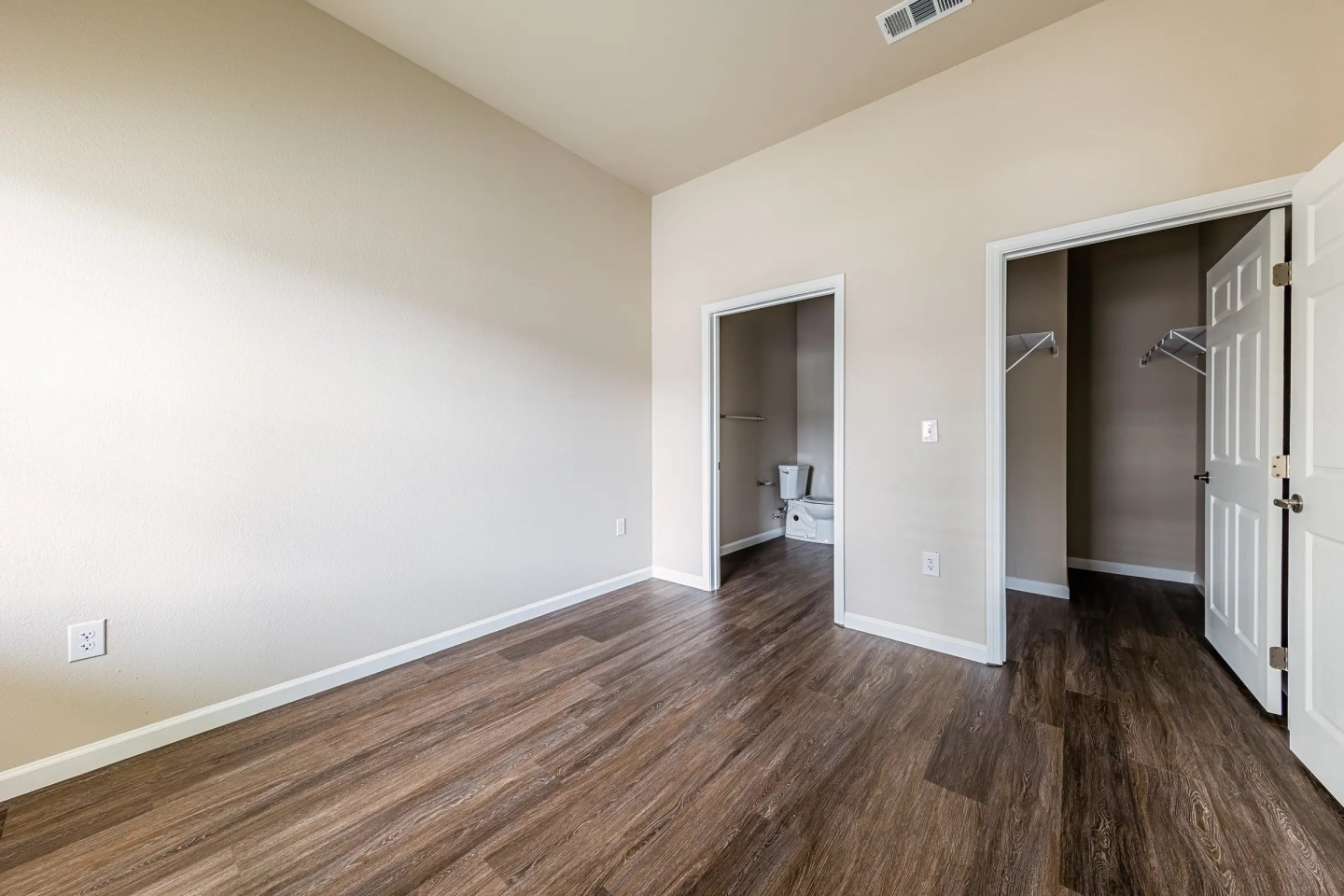Horseshoe Apartments Image 5