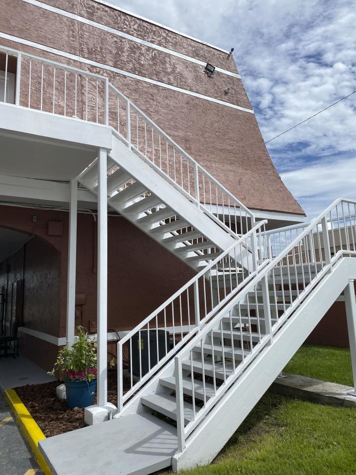 Colonial Drive Image 16