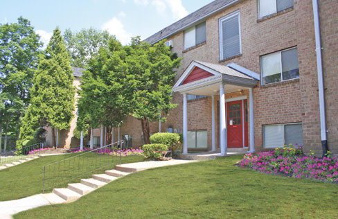 Holly Court Apartments Image 5