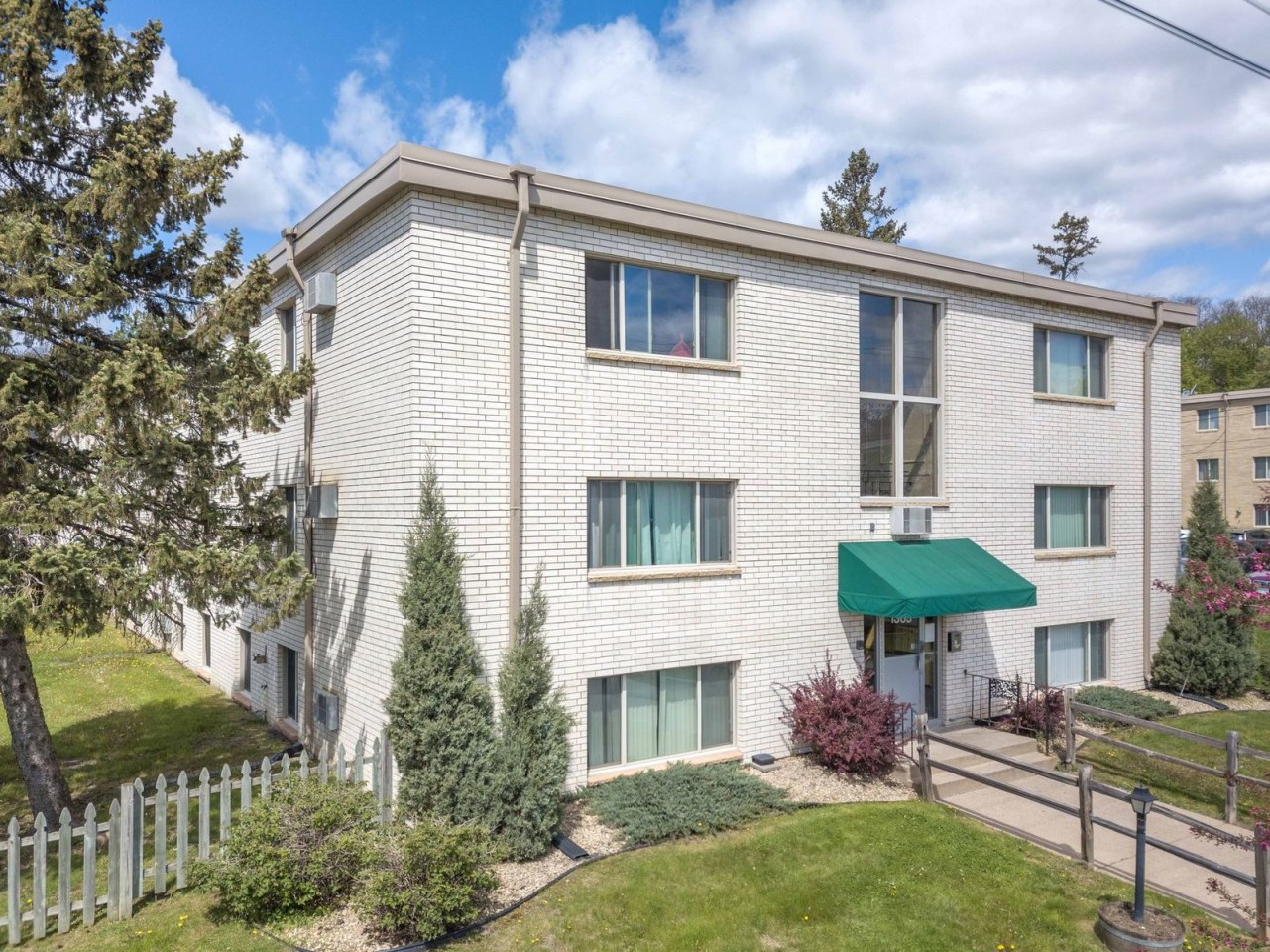 LaBlanche Apartments Image 3