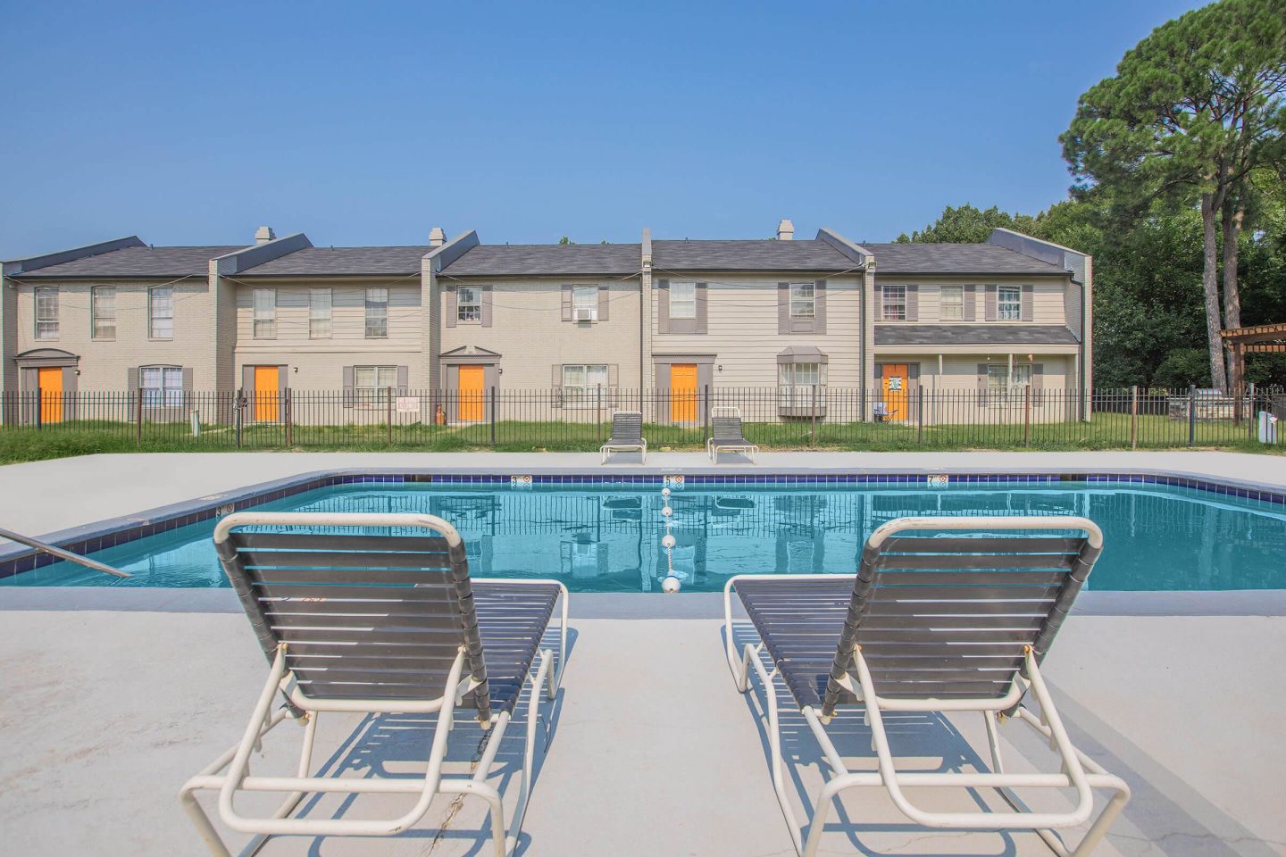Emerald Square Apartments Image 7