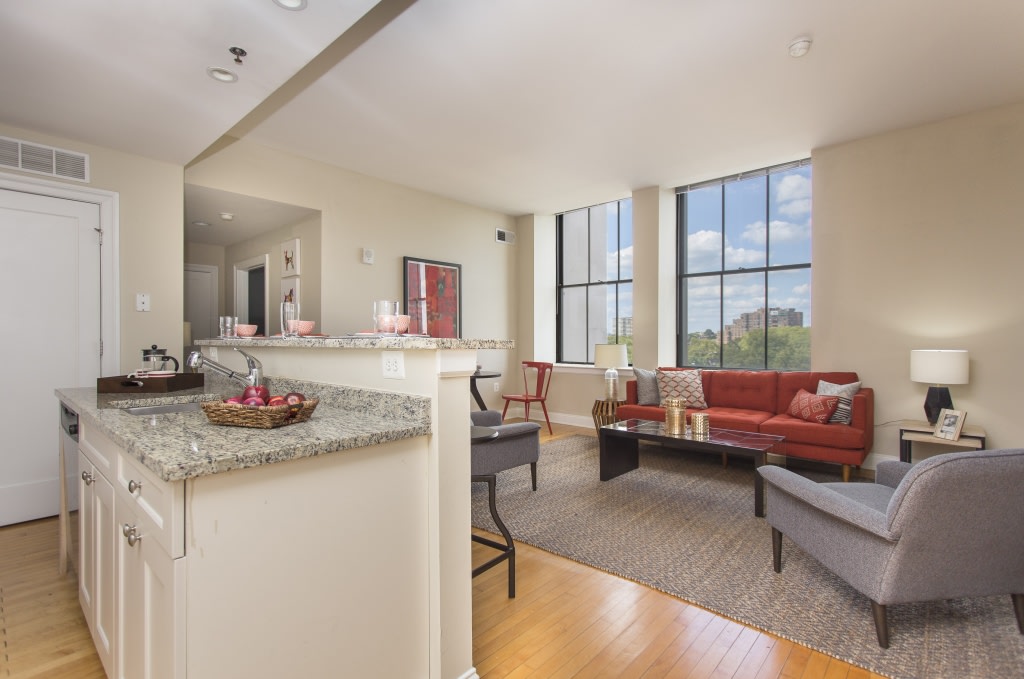 2100 Parkway Image 3