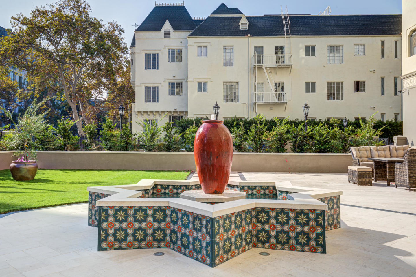 Hermoyne Apartments Image 39
