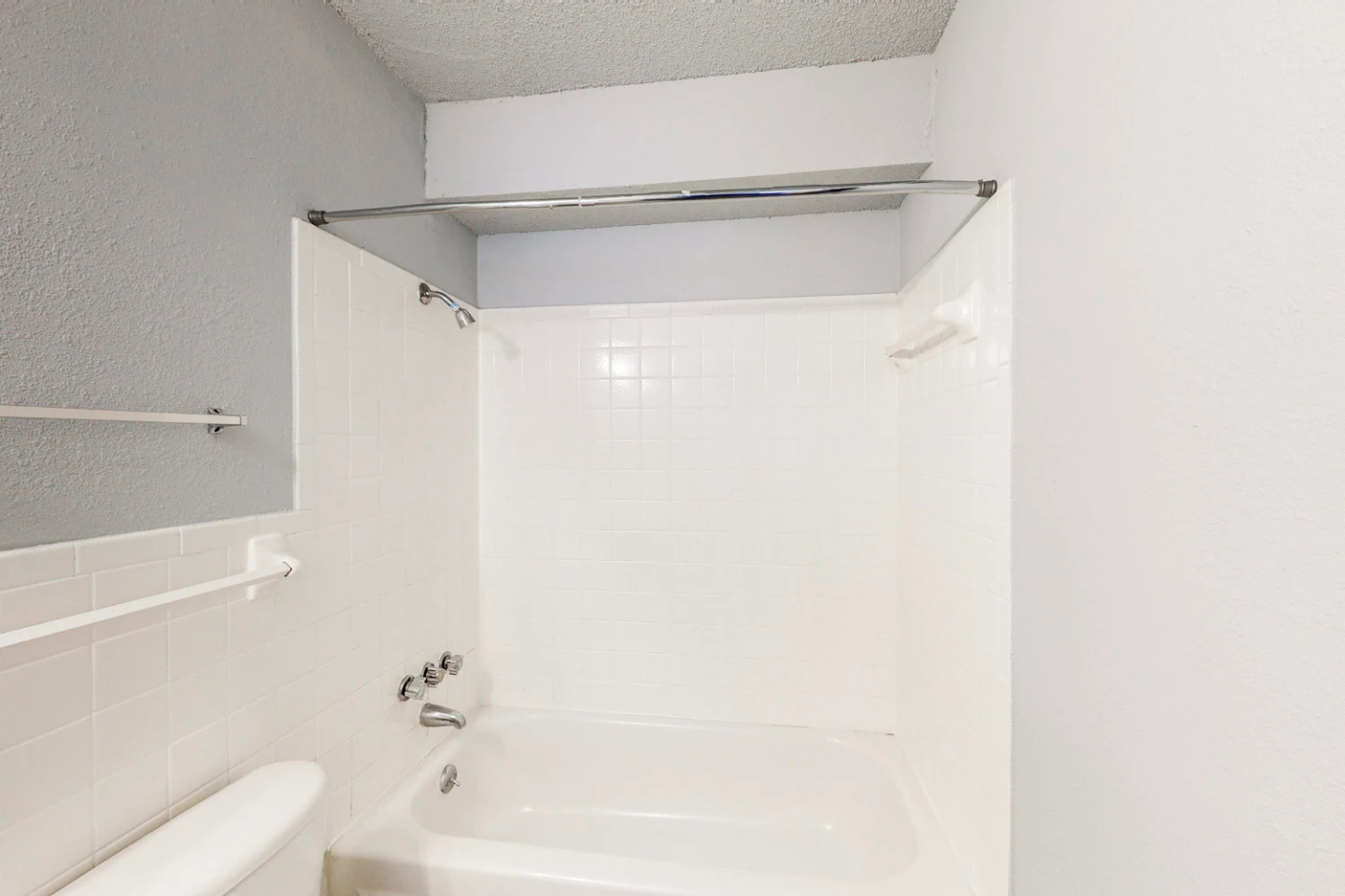 Luxe at Raleigh Apartments Image 15