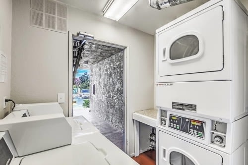 Del Amo Place Apartment Homes Image 17