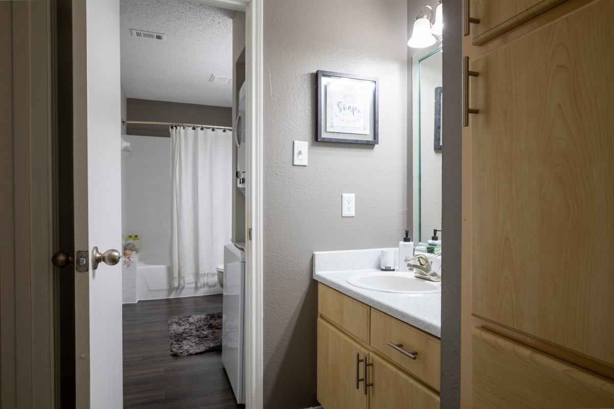 Village Green of Bear Creek Apartments Image 12