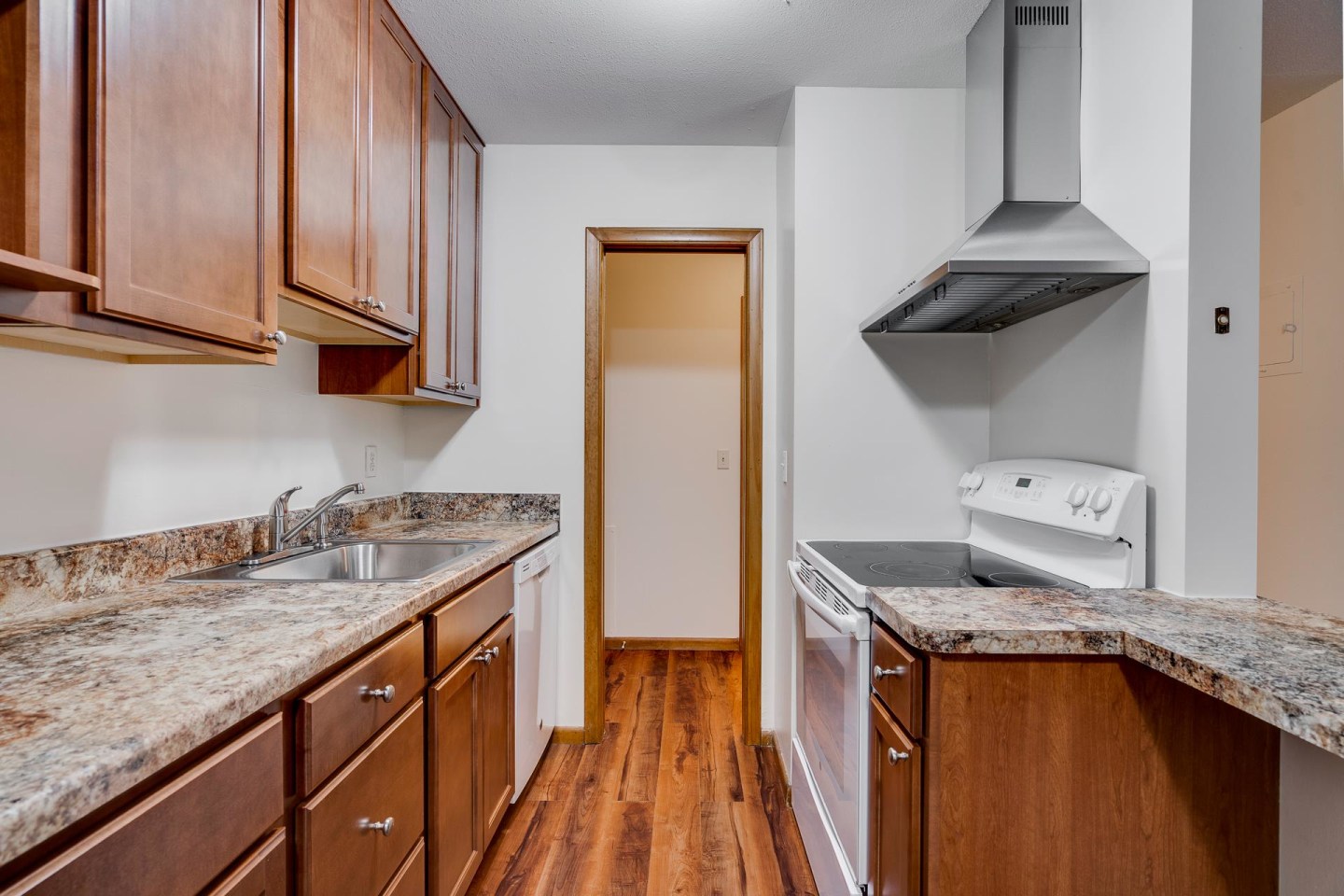 Bryant Manor Apartments Image 43