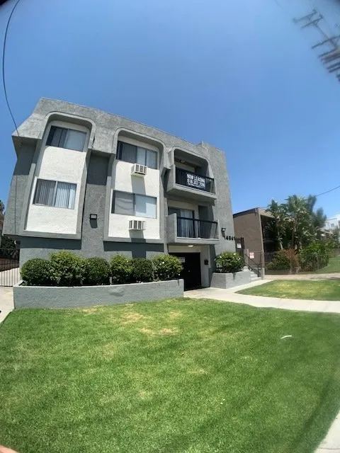 Roscoe Street Image 32
